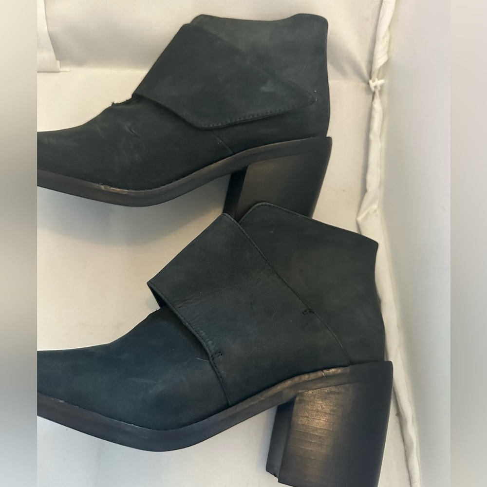 J1—Boots Shelly’s  London